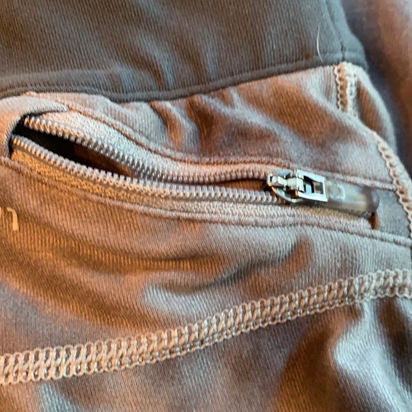 Nike Women’s Capris - Picture 6 of 9